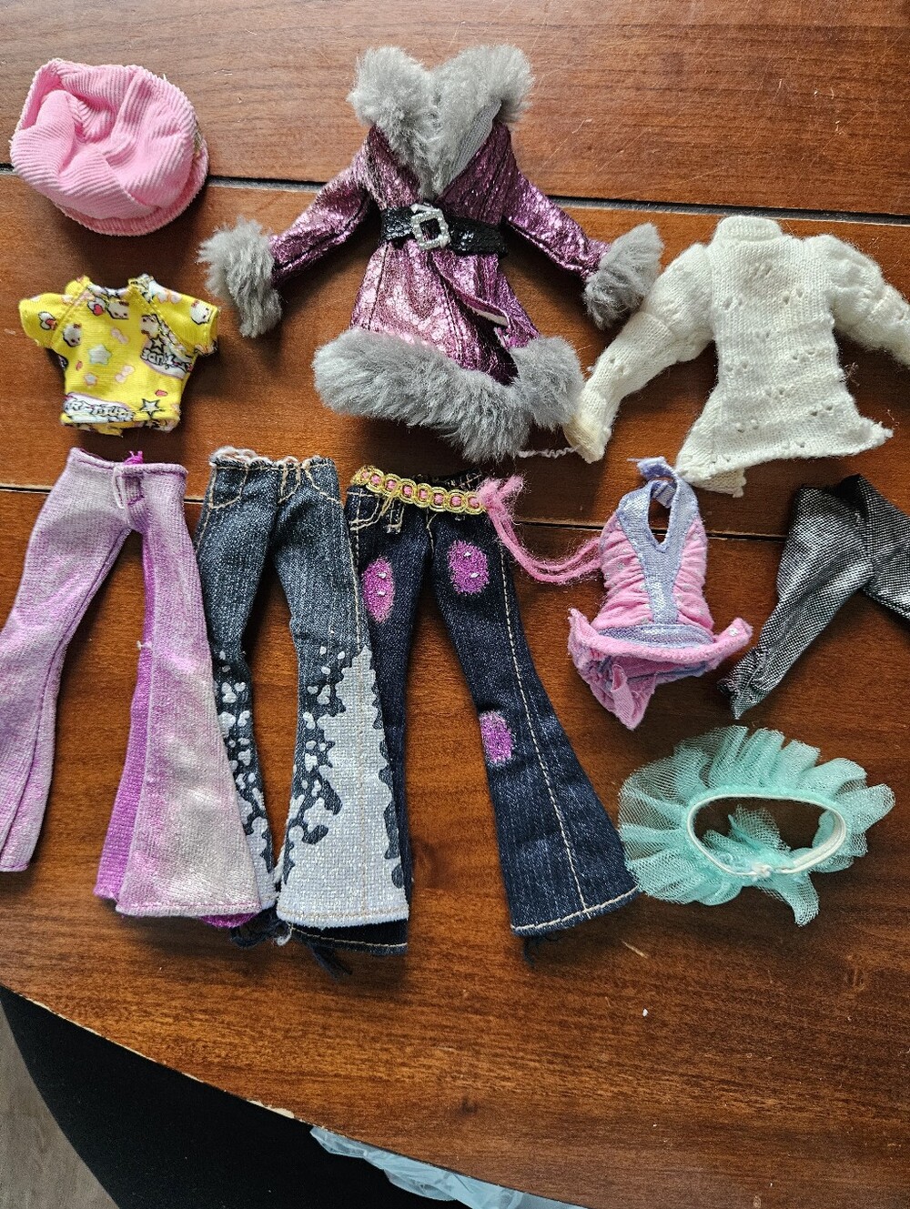 Bratz Misc Clothing Lot READ